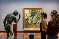 Sammlungsraum Impressionismus mit einer Skuptur, Hamburger Kunsthalle, Foto: Fred Dott