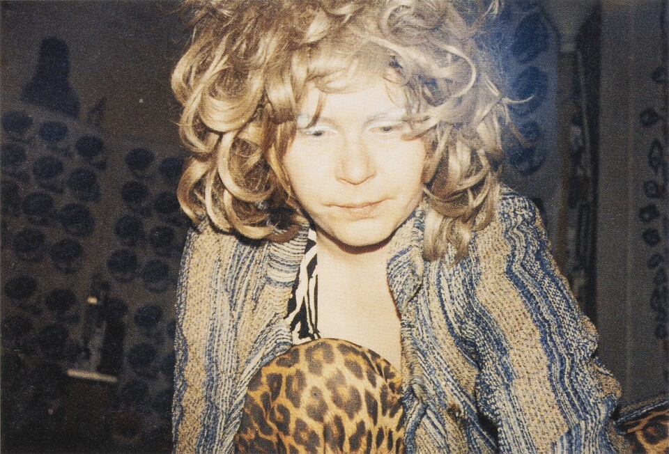 Hilka Nordhausen (1949-1993), während einer Veranstaltung in der Buch Handlung Welt, 1977, Titel (Montags Realität herstellen), 1973, © ARCHIV Hilka Nordhausen