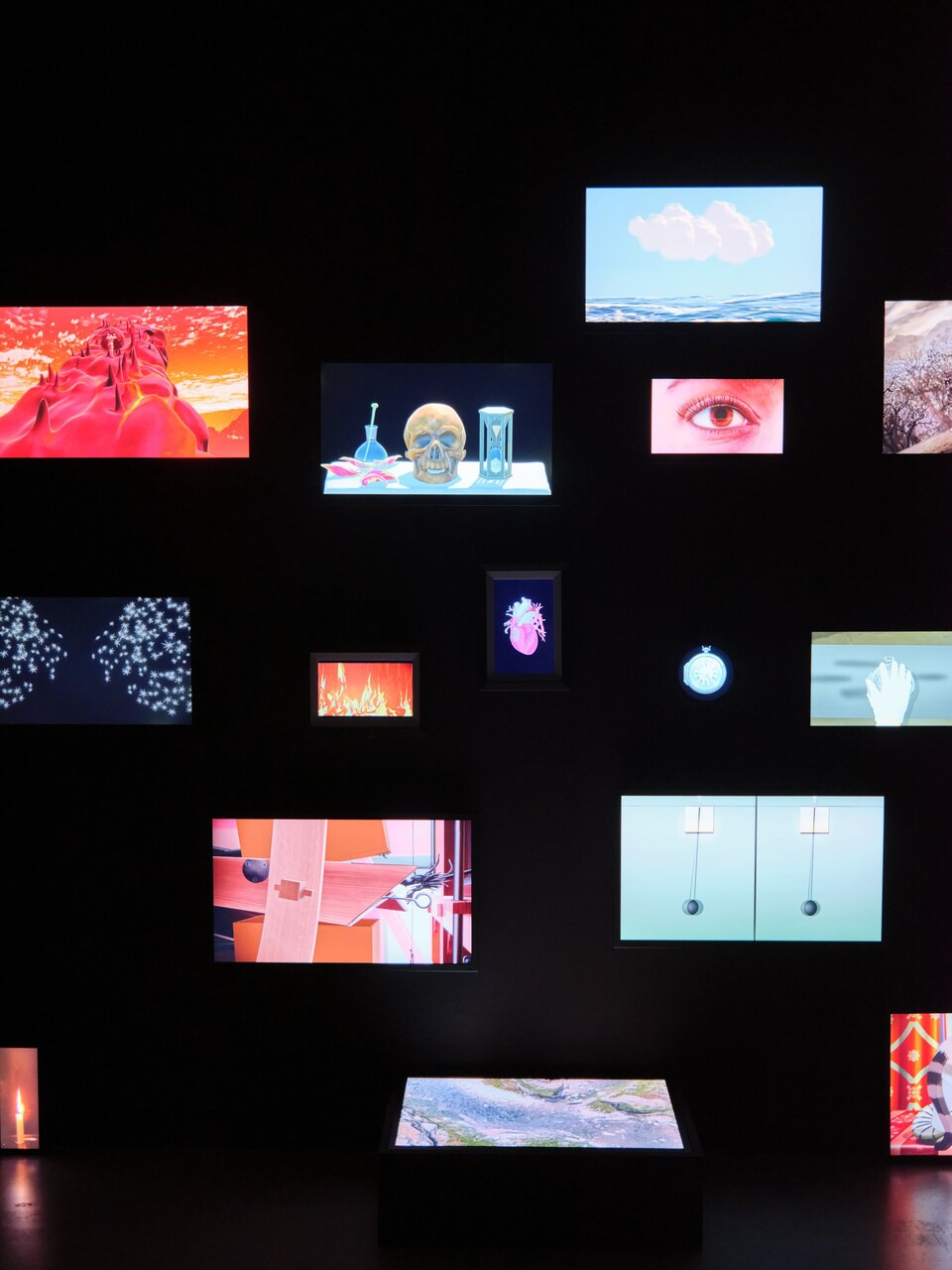 Ho Tzu Nyen (*1976), T for Time: Timepieces (Installationsansicht La Mécanique Générale, LUMA Arles, 2025–2026), 2023– fortlaufend, © Victor&amp;Simon – Grégoire d’Ablon, Courtesy of the artist, Kiang Malingue und neugerriemschneider