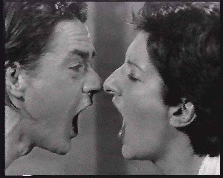 Ulay (1943–2020) / Marina Abramović (*1946), A Performance Anthology I (1975–1980), 3. Teil: 14 Performances Relation Work (1976-1980): AAA-AAA, 1976–1980, Hamburger Kunsthalle, erworben 1998 © VG Bild-Kunst, Bonn, 2025